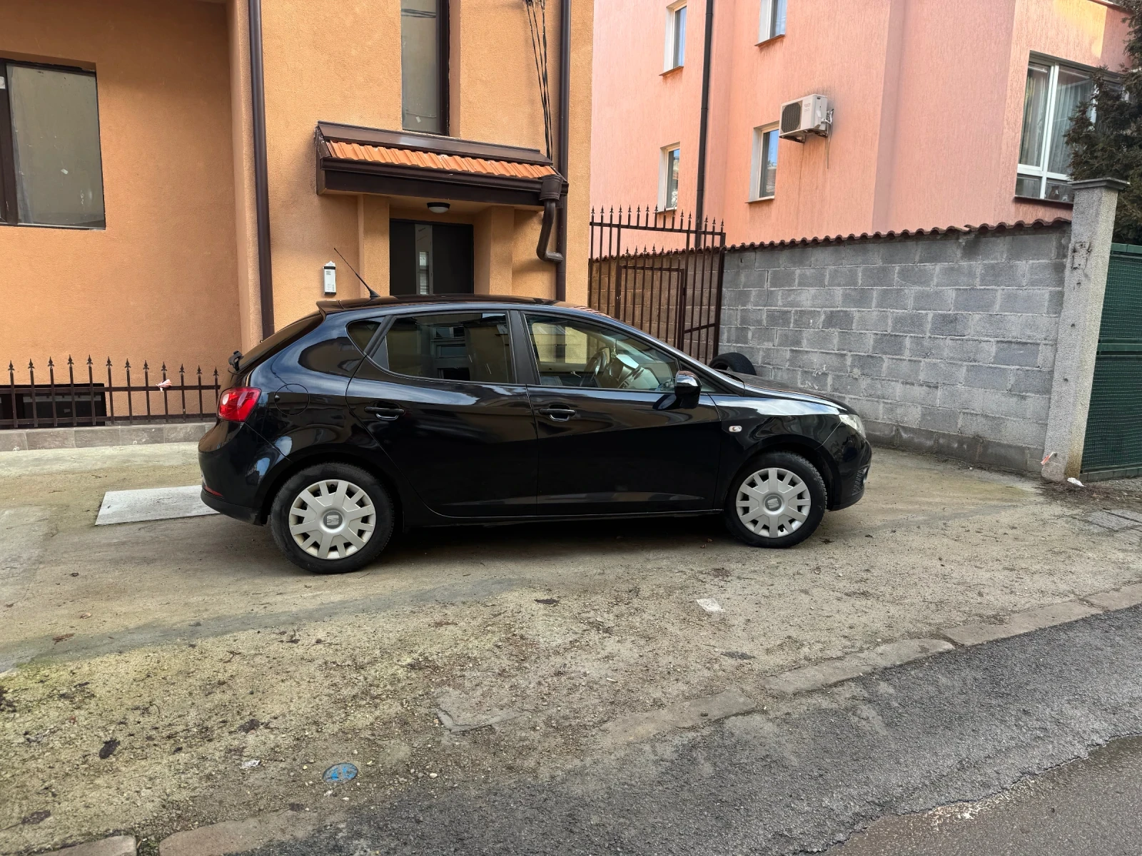 Seat Ibiza, снимка 3 - Автомобили и джипове - 54095843