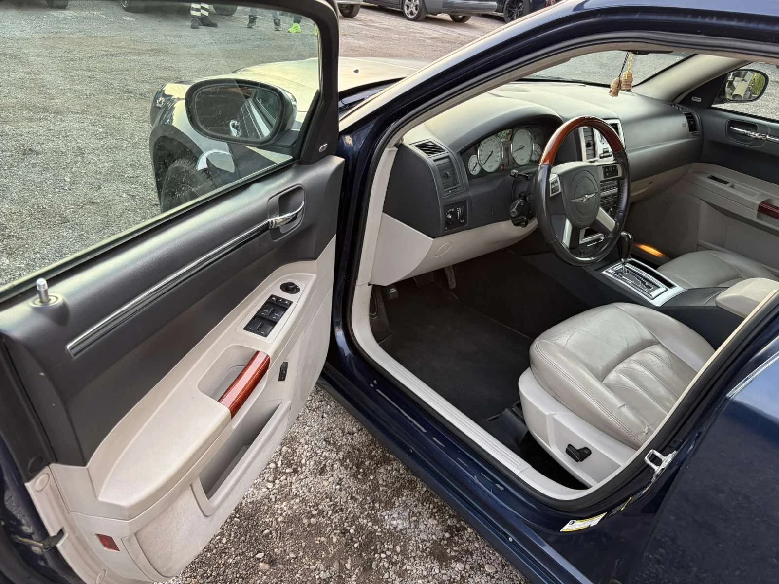 Chrysler 300c, снимка 9 - Автомобили и джипове - 54116244