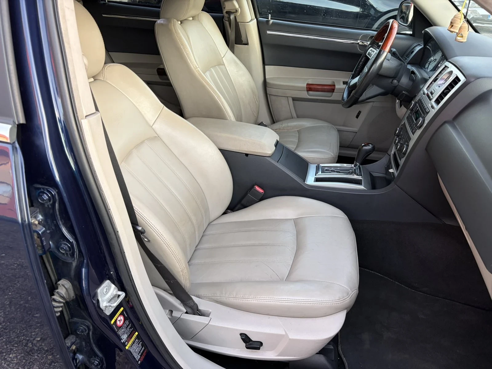 Chrysler 300c, снимка 16 - Автомобили и джипове - 54116244