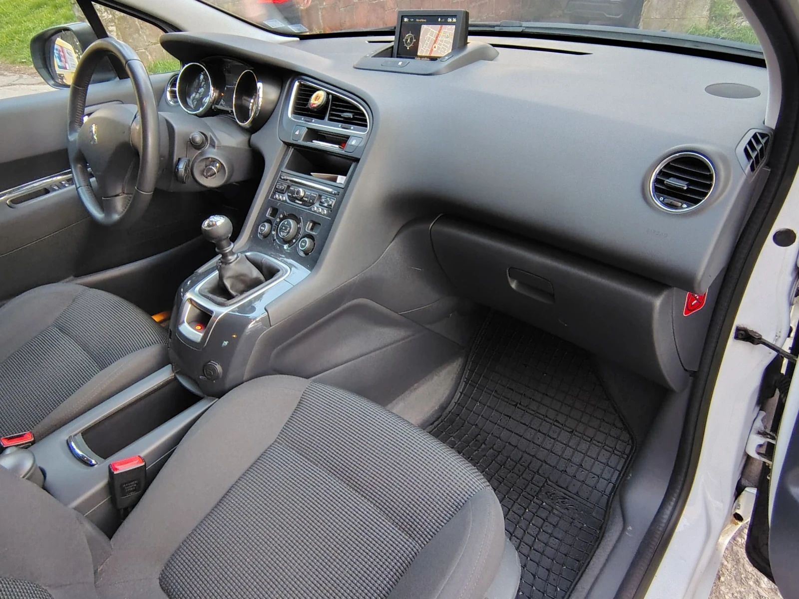 Peugeot 5008 1.6HDi 114к.с., снимка 8 - Автомобили и джипове - 54121468