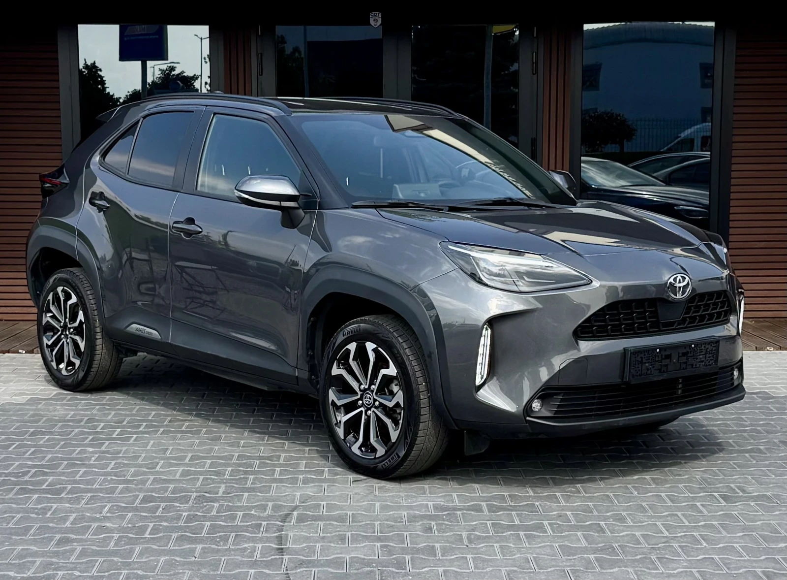 Toyota Yaris Cross HYBRID* NAVI* LED* KЕYLESS* KAMERA* Лизинг, снимка 3 - Автомобили и джипове - 55089005