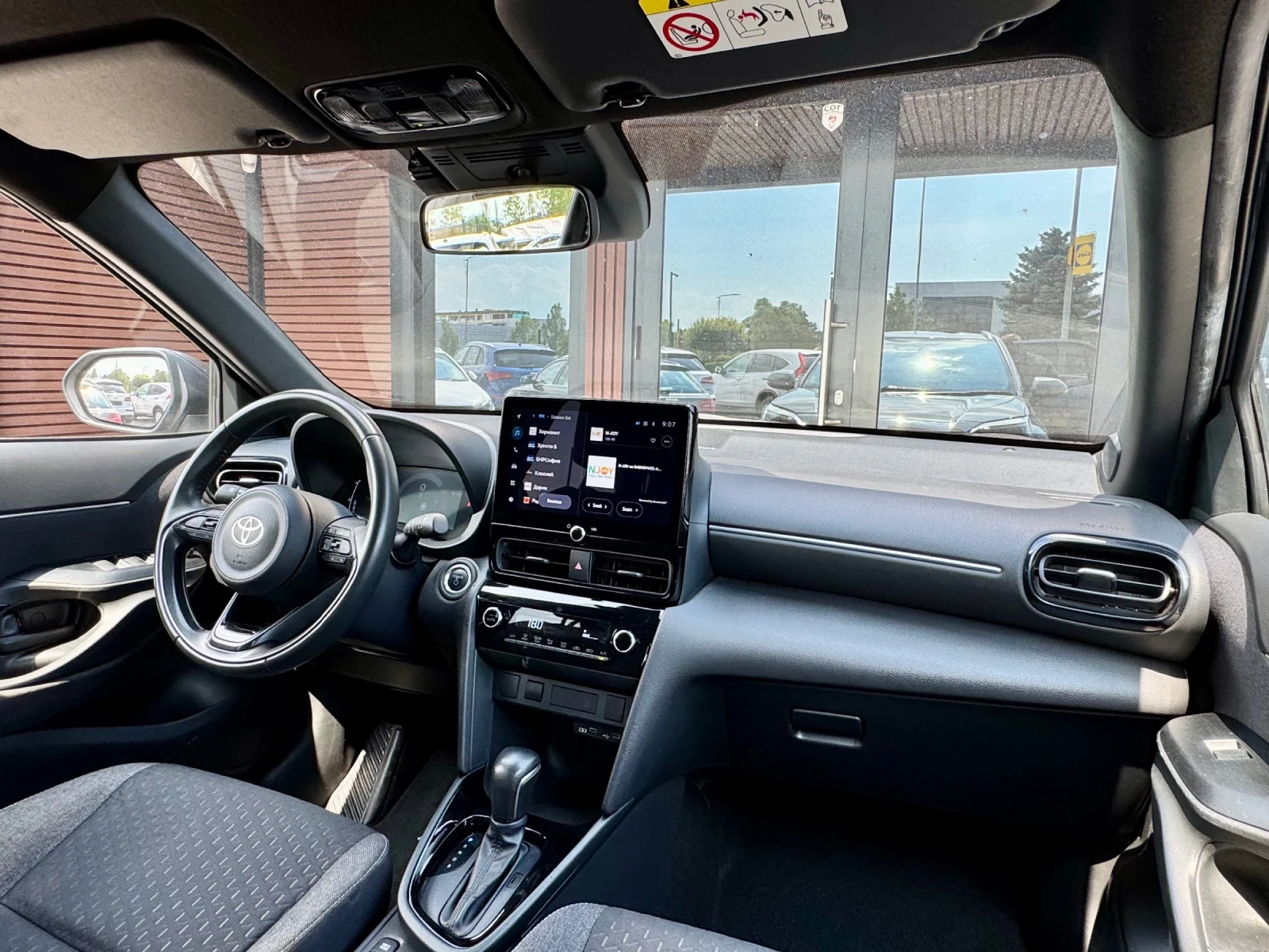 Toyota Yaris Cross HYBRID* NAVI* LED* KЕYLESS* KAMERA* Лизинг, снимка 12 - Автомобили и джипове - 55089005