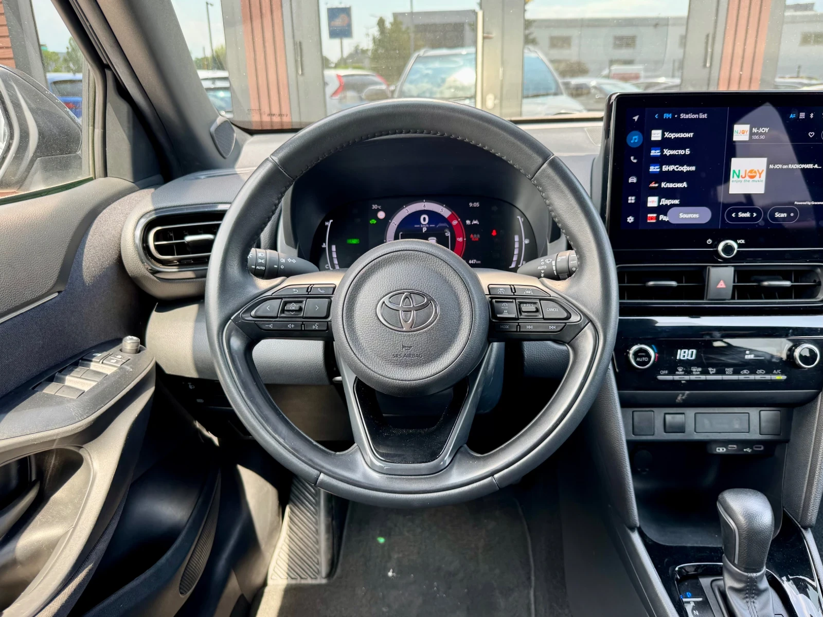 Toyota Yaris Cross HYBRID* NAVI* LED* KЕYLESS* KAMERA* Лизинг, снимка 10 - Автомобили и джипове - 55089005