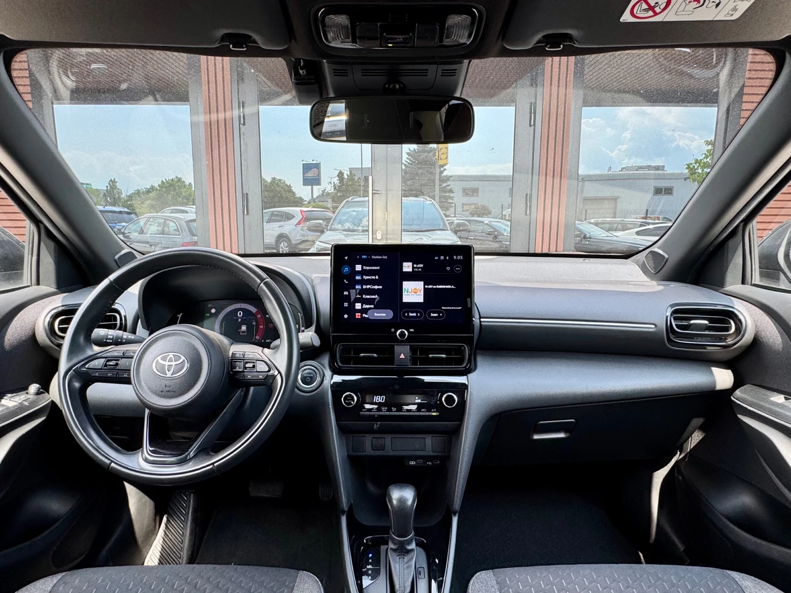 Toyota Yaris Cross HYBRID* NAVI* LED* KЕYLESS* KAMERA* Лизинг, снимка 11 - Автомобили и джипове - 55089005