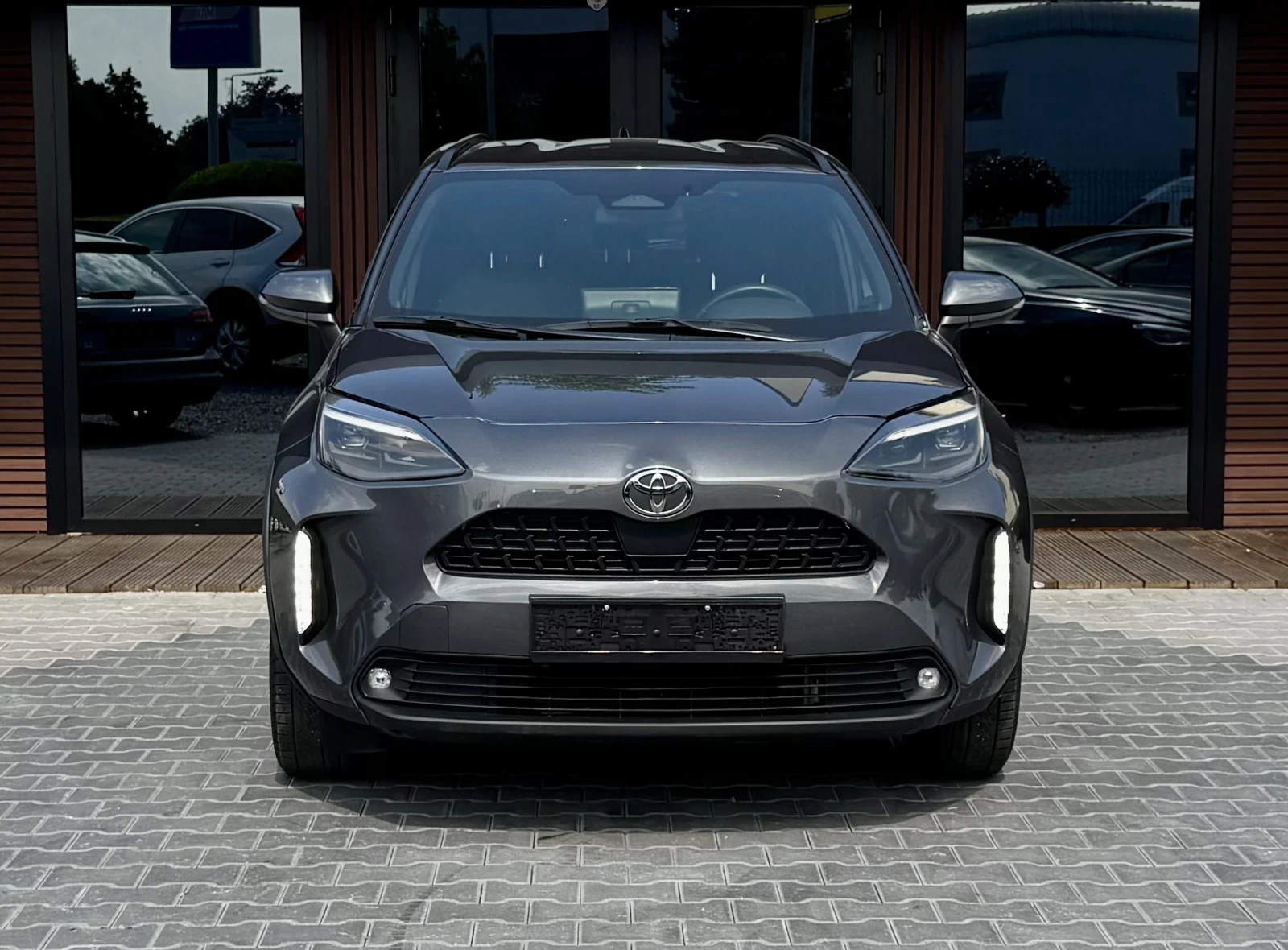 Toyota Yaris Cross HYBRID* NAVI* LED* KЕYLESS* KAMERA* Лизинг, снимка 2 - Автомобили и джипове - 55089005