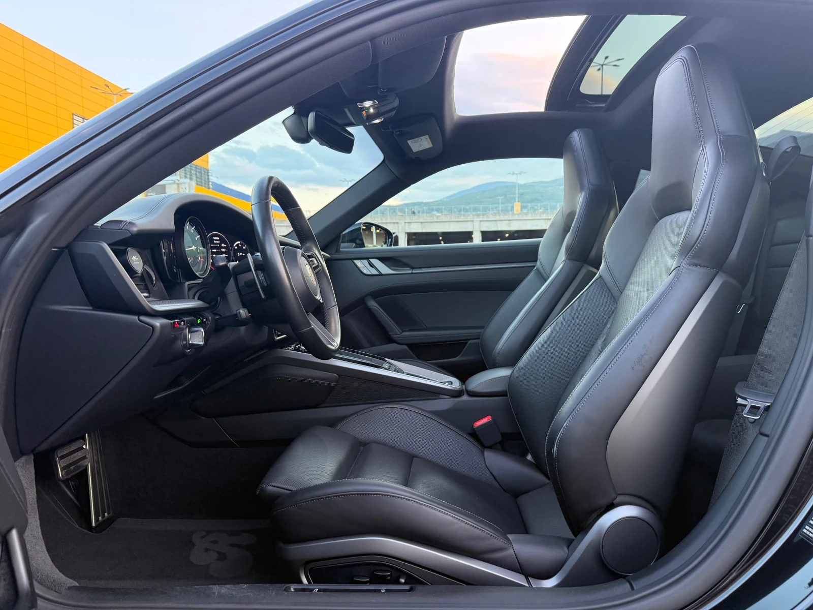 Porsche 911 992 CARRERA 4S+ ШВЕЙЦАРИЯ+ Chrono, снимка 10 - Автомобили и джипове - 56202162
