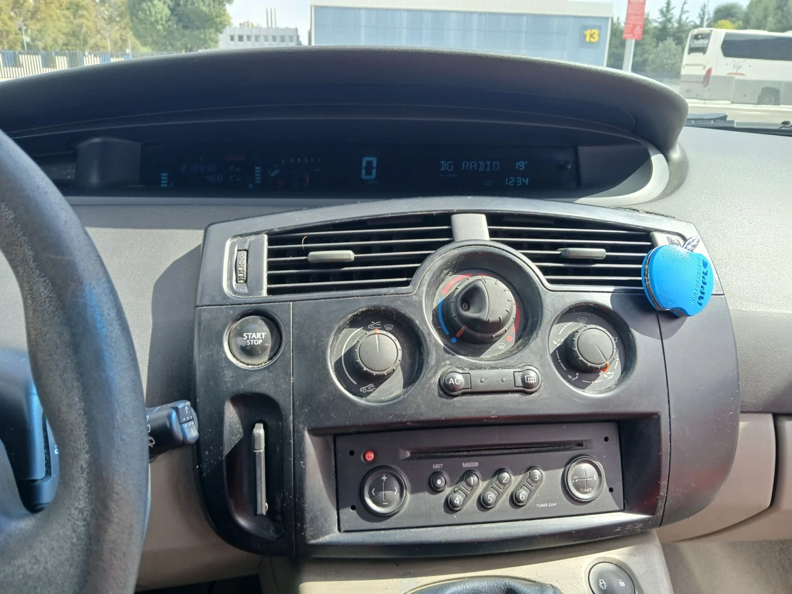 Renault Scenic Миниван, снимка 6 - Автомобили и джипове - 56225354