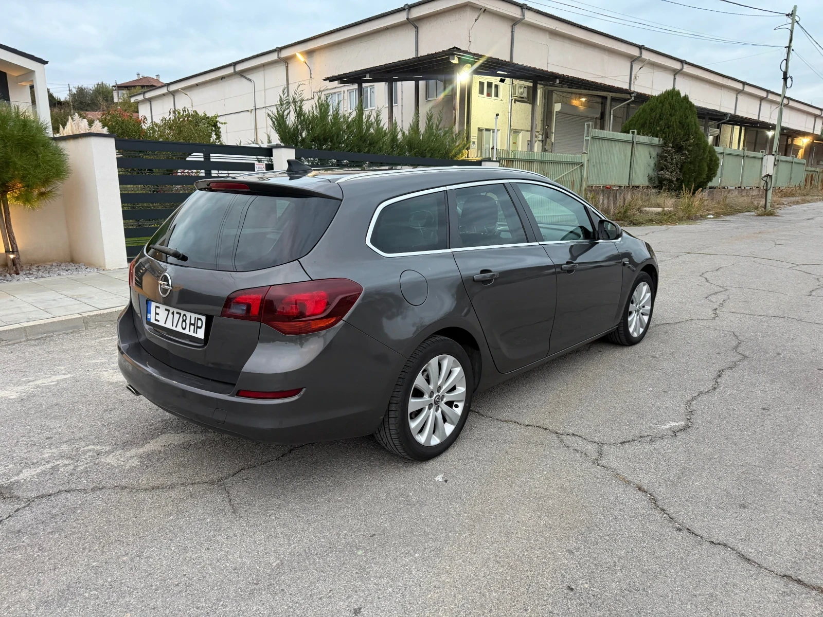 Opel Astra 1.4 turbo, снимка 2 - Автомобили и джипове - 56573055