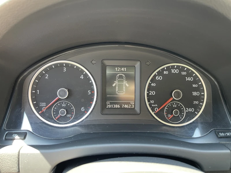 VW Tiguan R-Line 2.0 , снимка 8 - Автомобили и джипове - 52507920