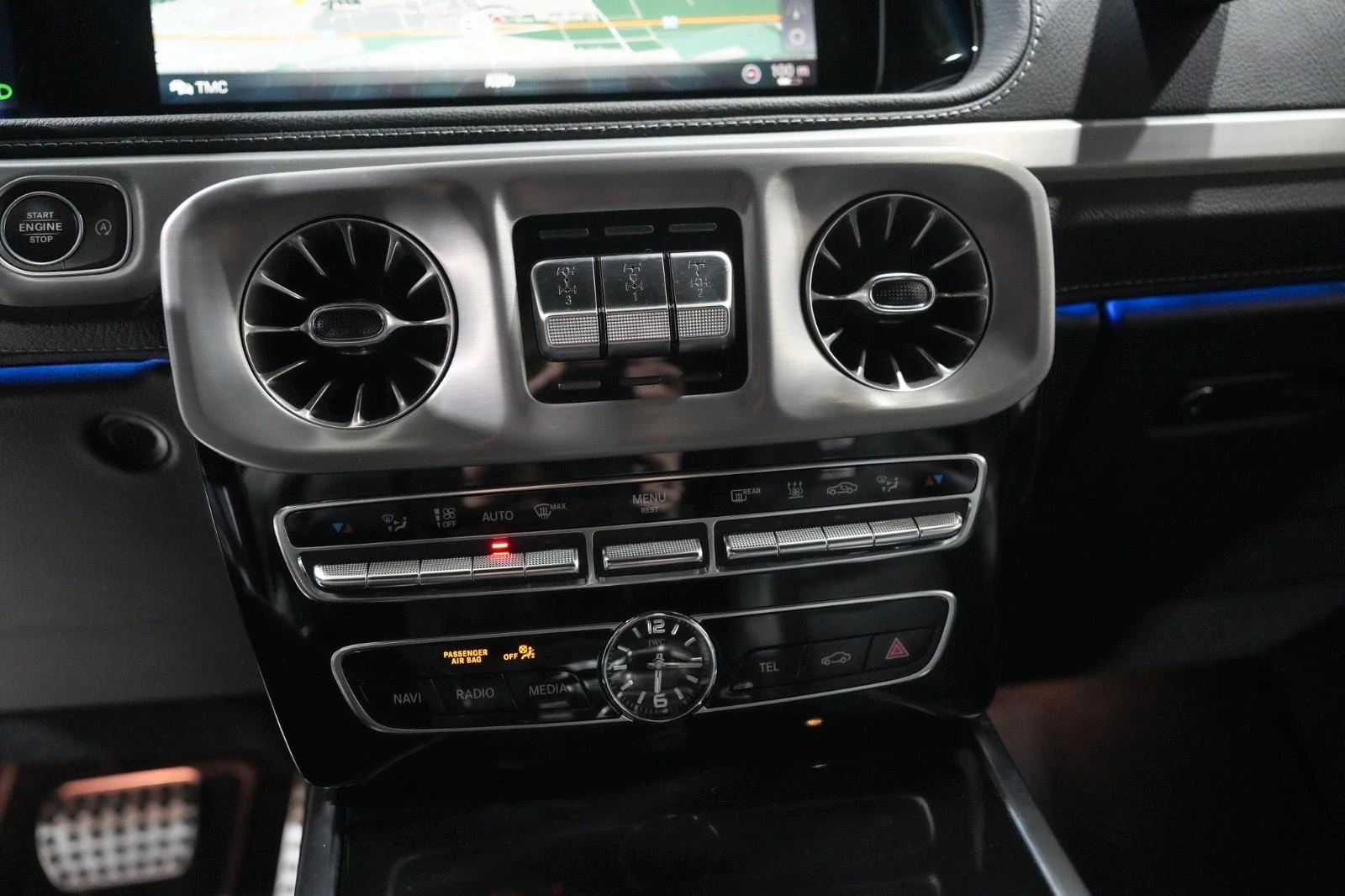 Mercedes-Benz G 63 AMG 4-MATIC/MAGNO/NIGHT/EXCLUSIV/360/, снимка 12 - Автомобили и джипове - 53824296