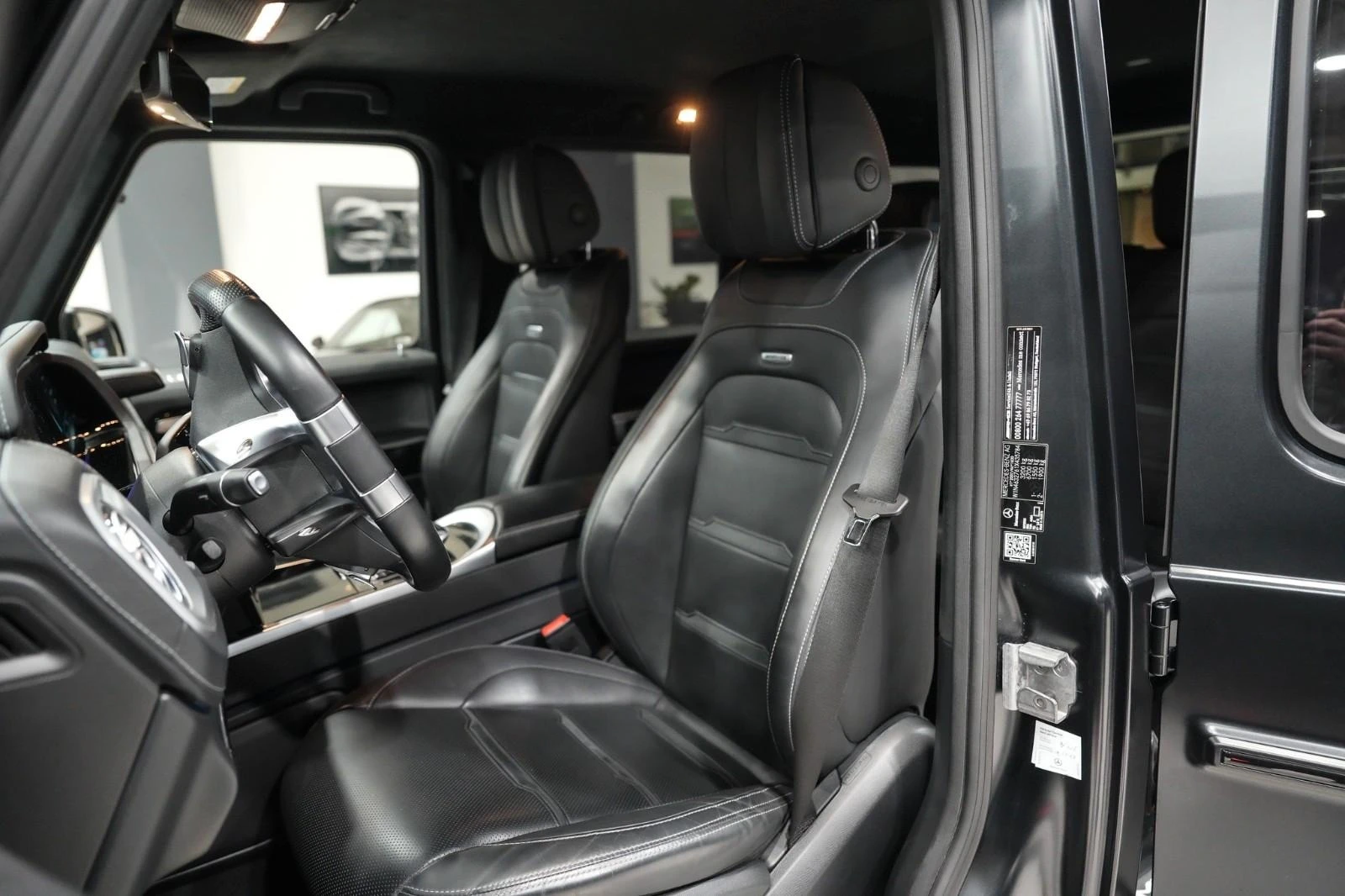 Mercedes-Benz G 63 AMG 4-MATIC/MAGNO/NIGHT/EXCLUSIV/360/, снимка 8 - Автомобили и джипове - 53824296