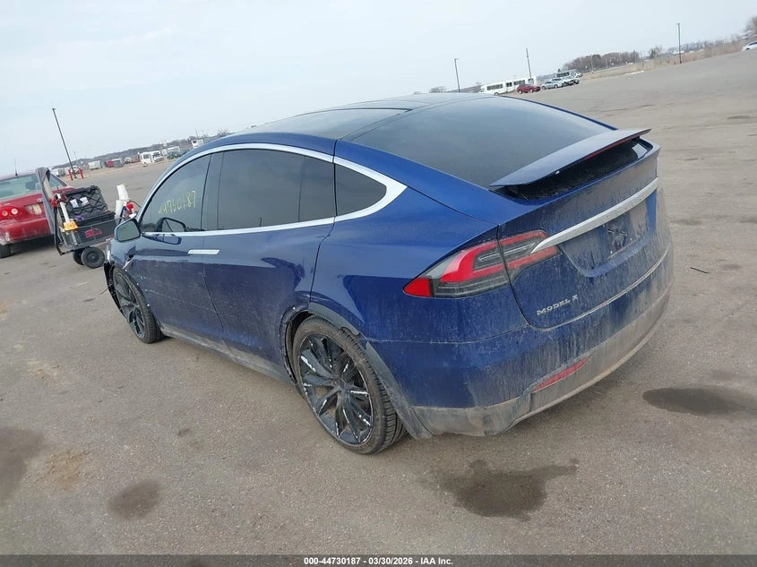 Tesla Model X 90D, снимка 3 - Автомобили и джипове - 54557959