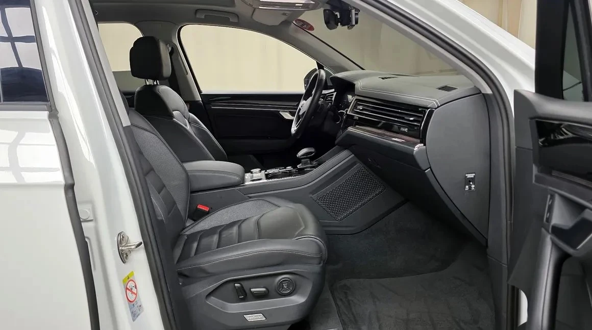 VW Touareg Gen3 3.0 TDI Panorama/Disitron/Обдухване, снимка 9 - Автомобили и джипове - 55087597