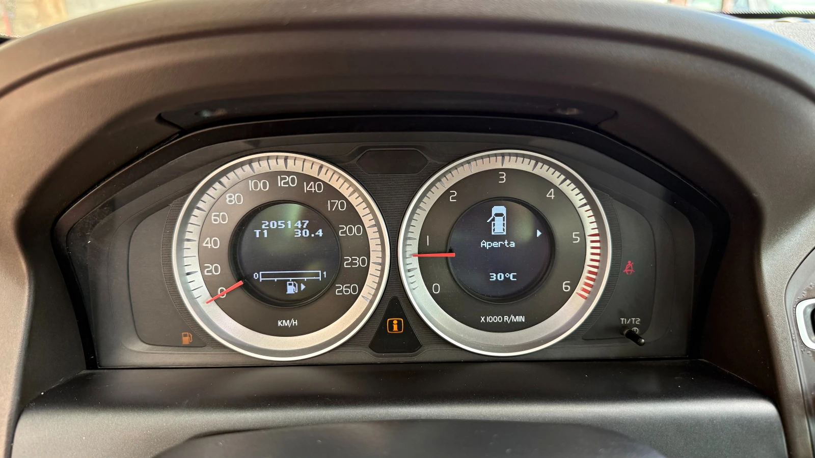 Volvo XC60 2.0D , снимка 10 - Автомобили и джипове - 55891159