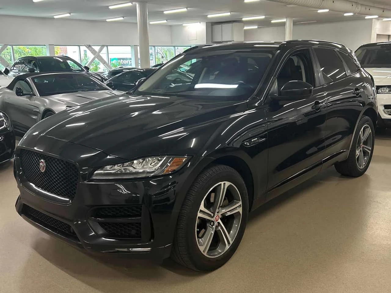Jaguar F-PACE  R Sport / АВТОКРЕДИТ  / БЕЗ ПЪРВОНАЧАЛНА ВНОСКА