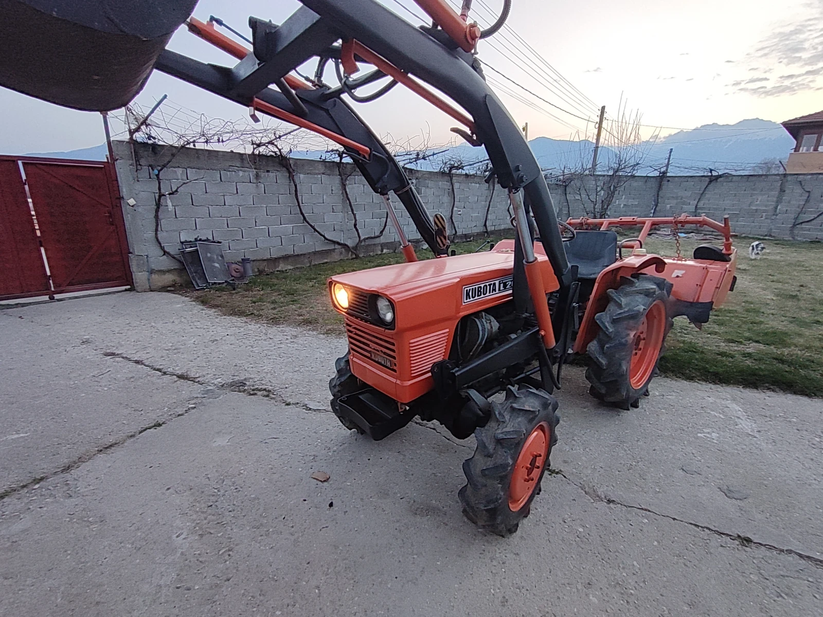 Трактор Kubota, снимка 8 - Селскостопанска техника - 53787180