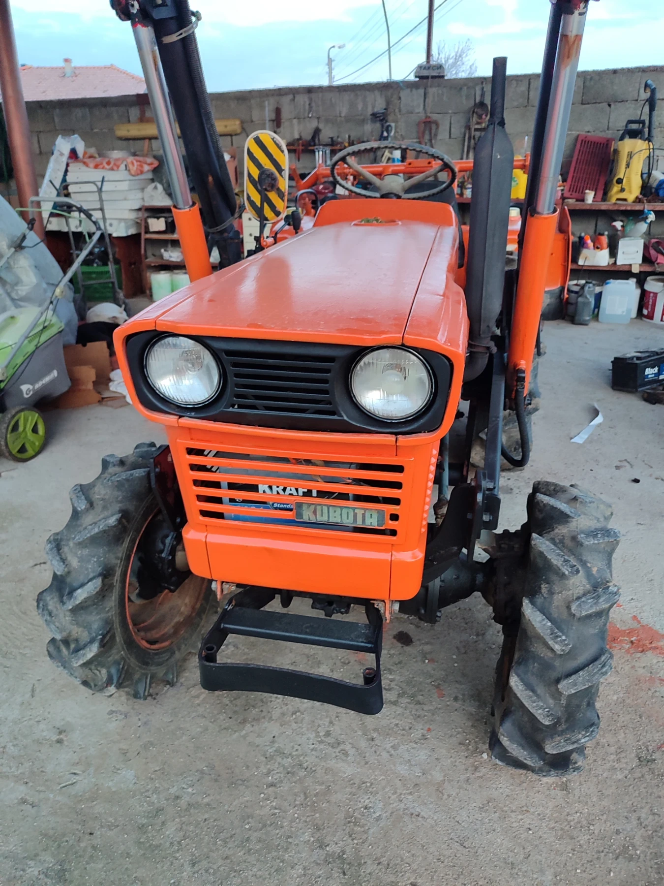 Трактор Kubota, снимка 2 - Селскостопанска техника - 53787180