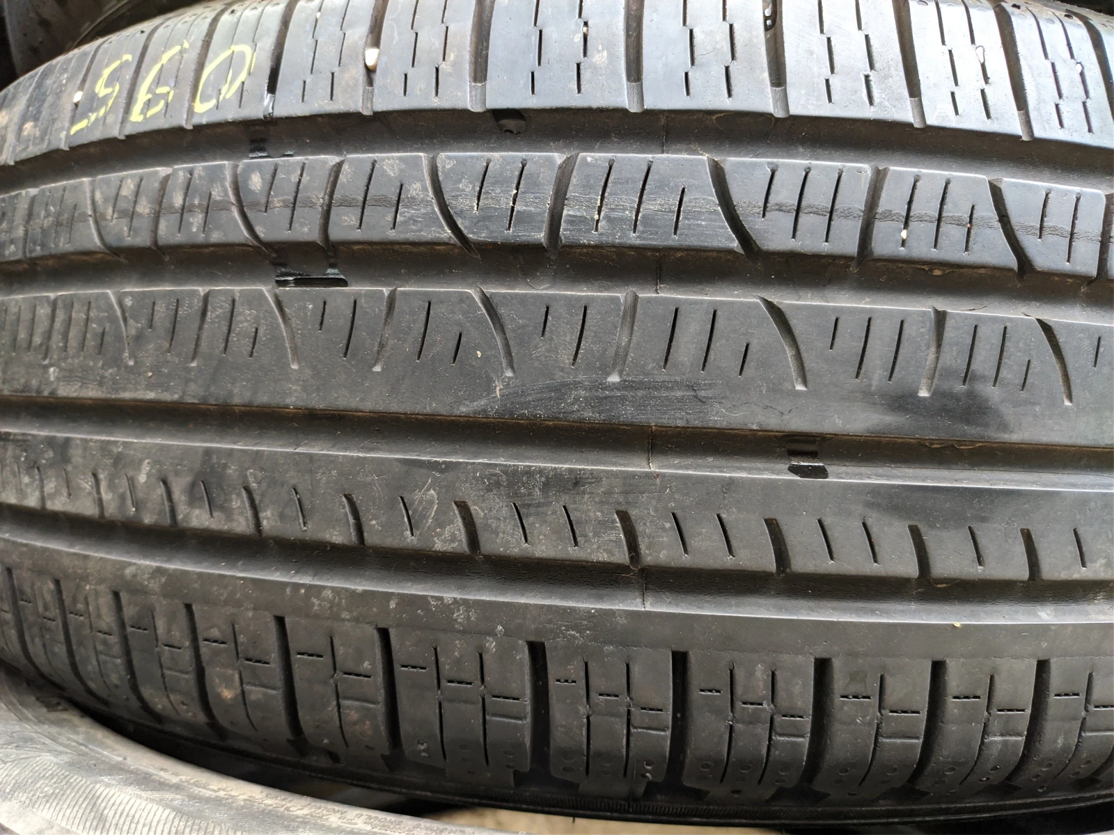 Гуми Всесезонни 215/65R17, снимка 2 - Гуми и джанти - 55492028