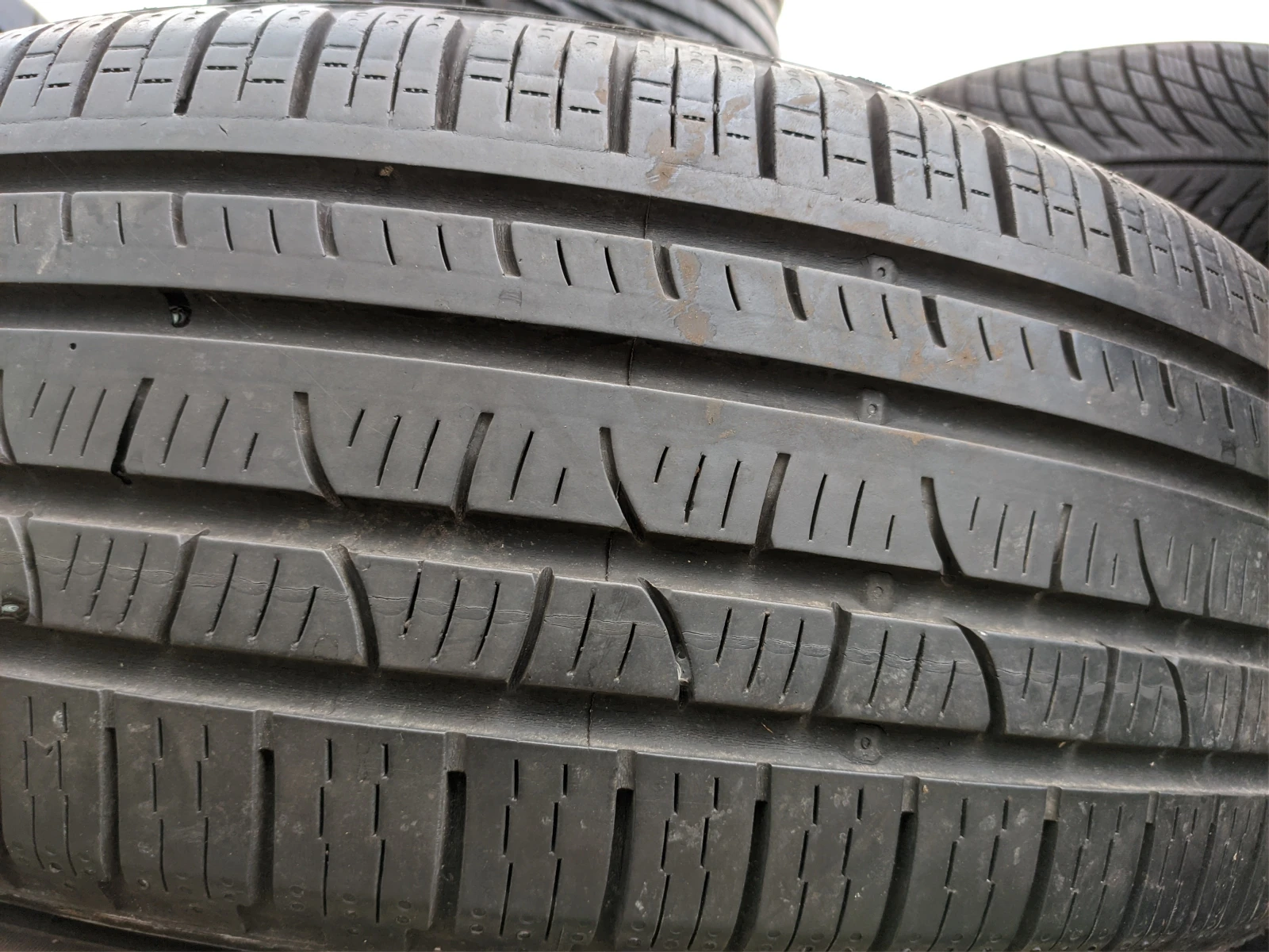 Гуми Всесезонни 215/65R17, снимка 3 - Гуми и джанти - 55492028