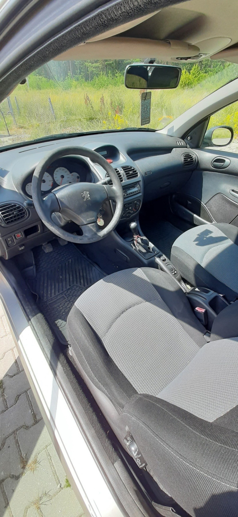 Peugeot 206 1.1, снимка 7 - Автомобили и джипове - 46398267
