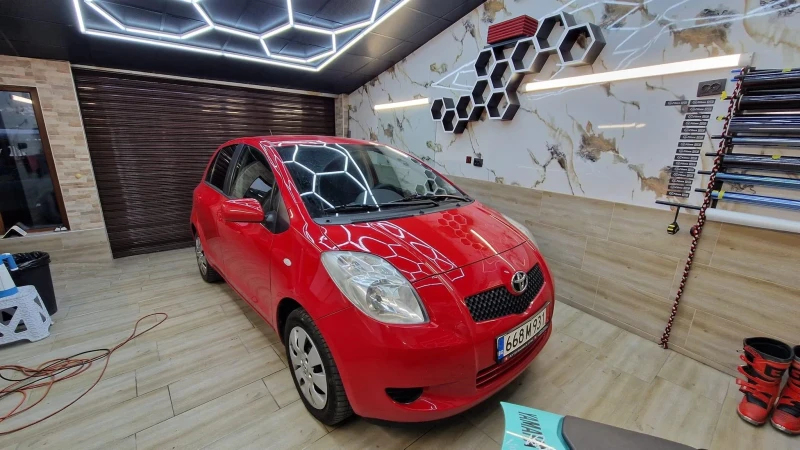 Toyota Yaris 1.3 VVTI, снимка 1 - Автомобили и джипове - 47691776