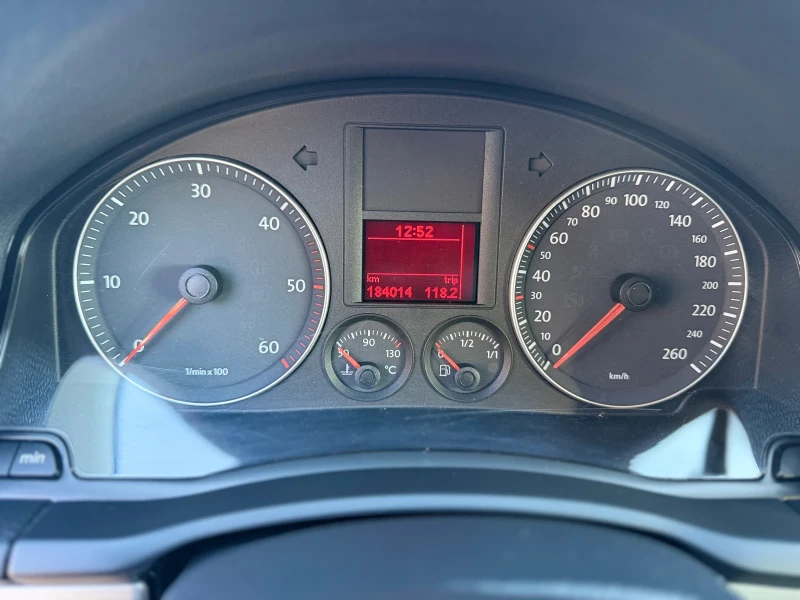 VW Golf 1.9TDI-105kc-Автомат, снимка 13 - Автомобили и джипове - 52996295