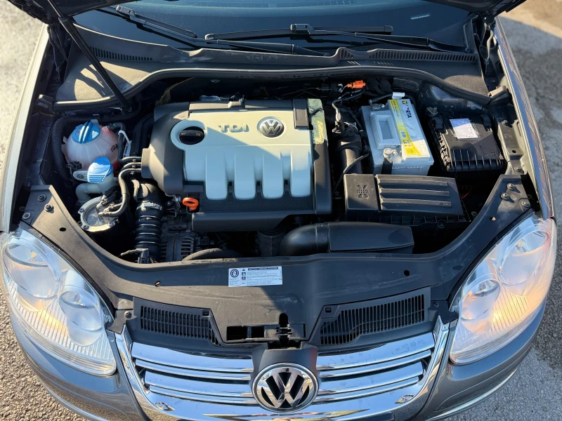 VW Golf 1.9TDI-105kc-Автомат, снимка 16 - Автомобили и джипове - 52996295