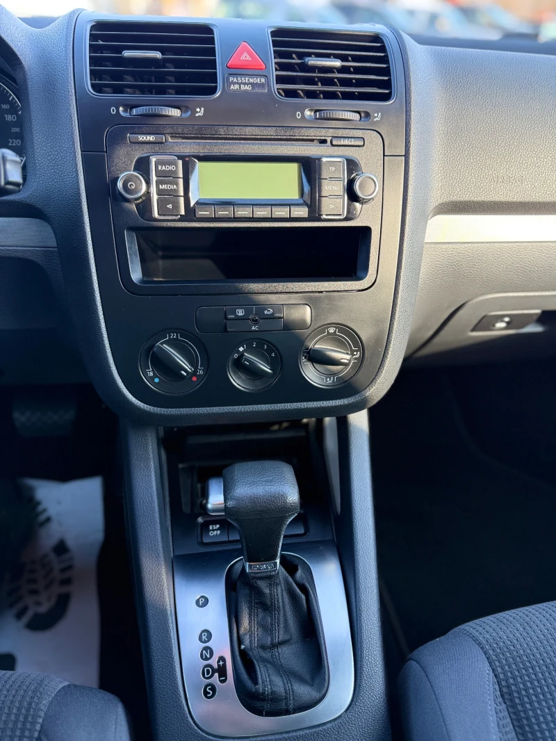 VW Golf 1.9TDI-105kc-Автомат, снимка 15 - Автомобили и джипове - 52996295