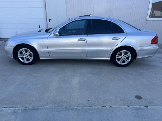 Mercedes-Benz E 280 3.0/Avantgarde, снимка 4 - Автомобили и джипове - 54305141