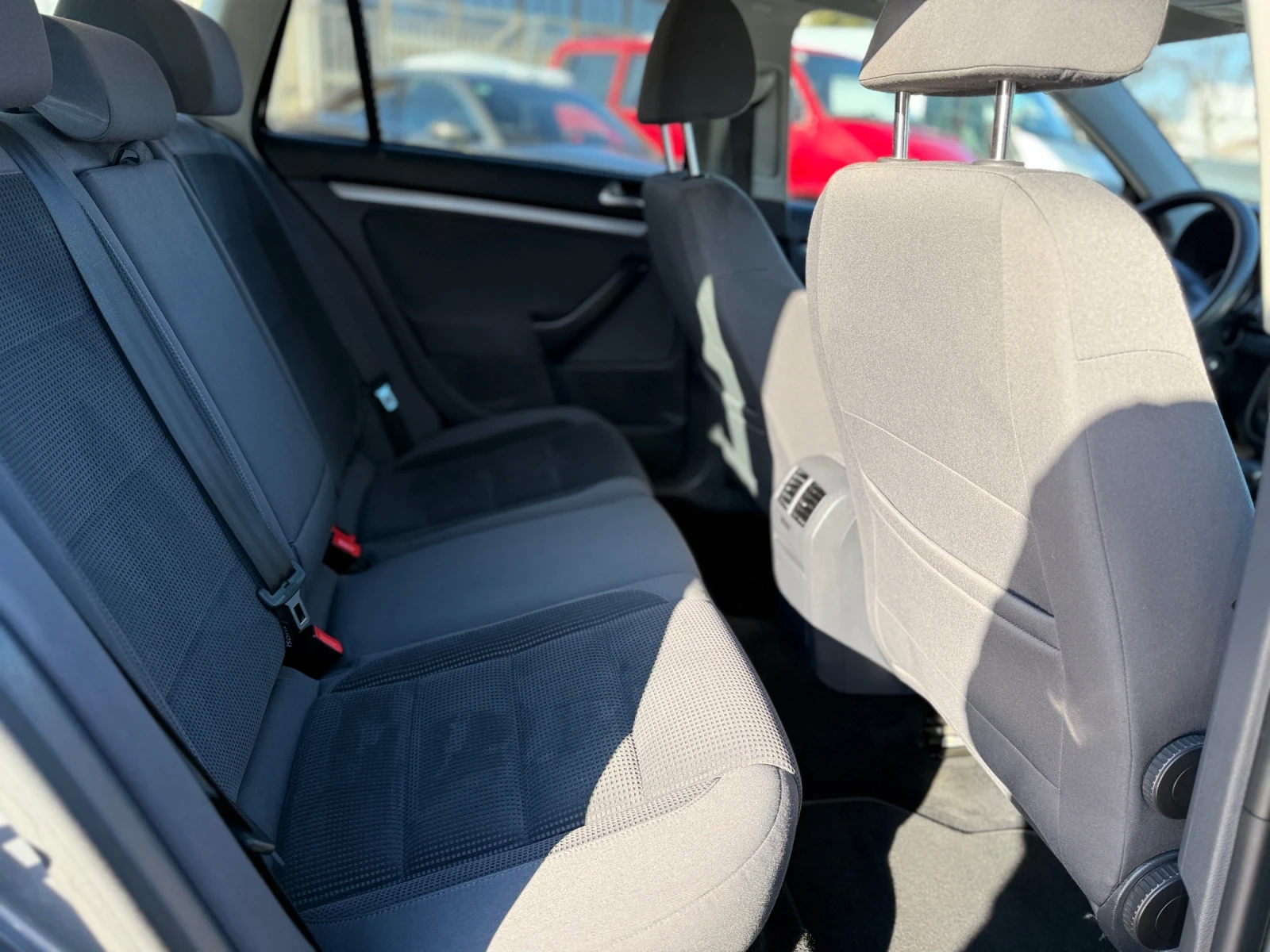 VW Golf 1.9TDI-105kc-Автомат - изображение 9