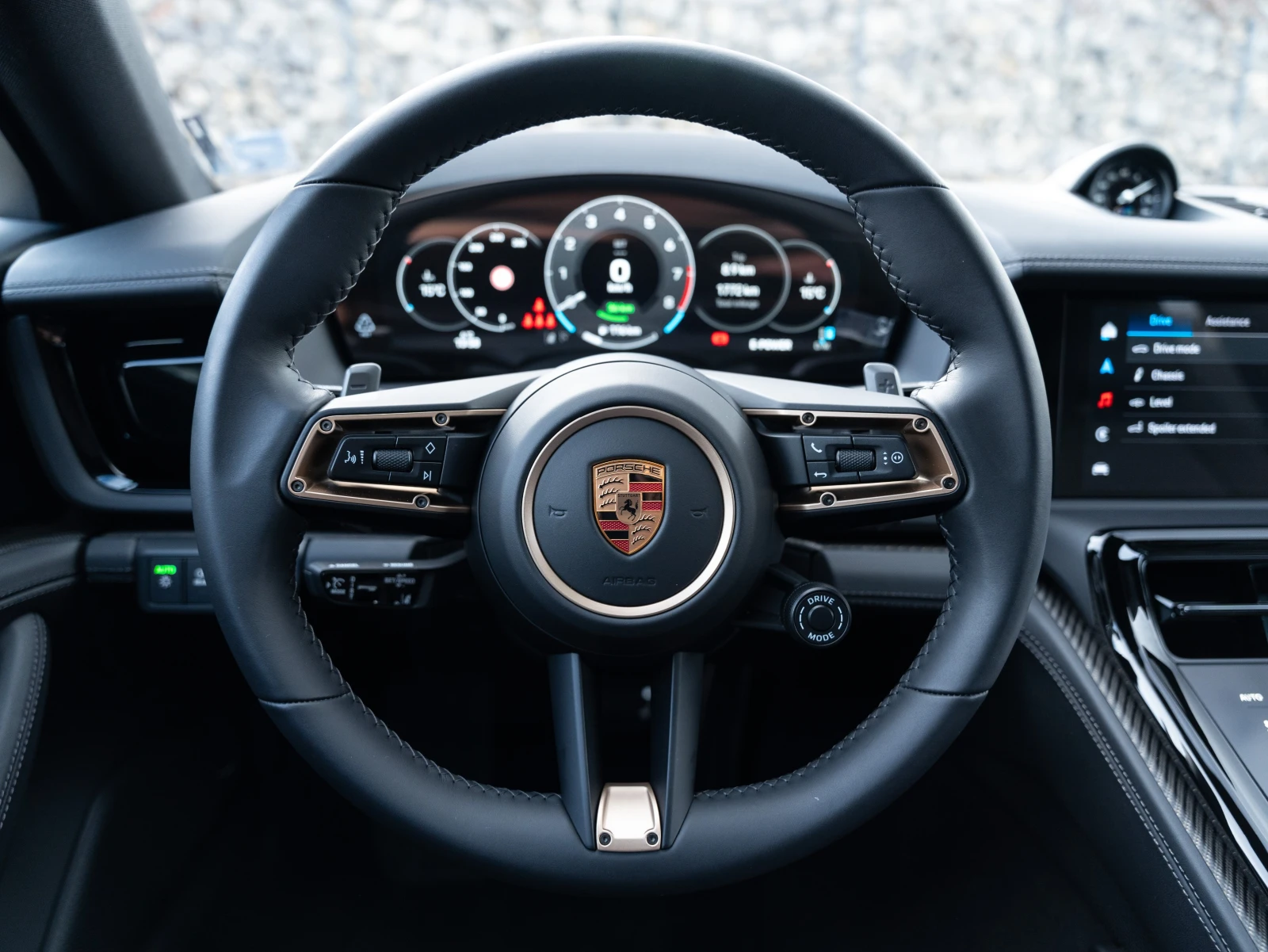 Porsche Panamera 4 E-Hybrid - изображение 9