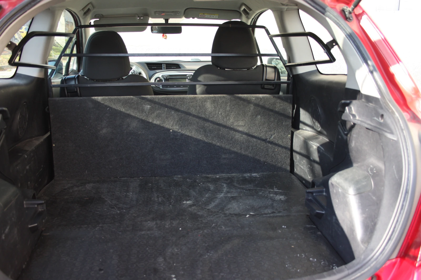 Toyota Yaris Товарен, снимка 10 - Автомобили и джипове - 53829245