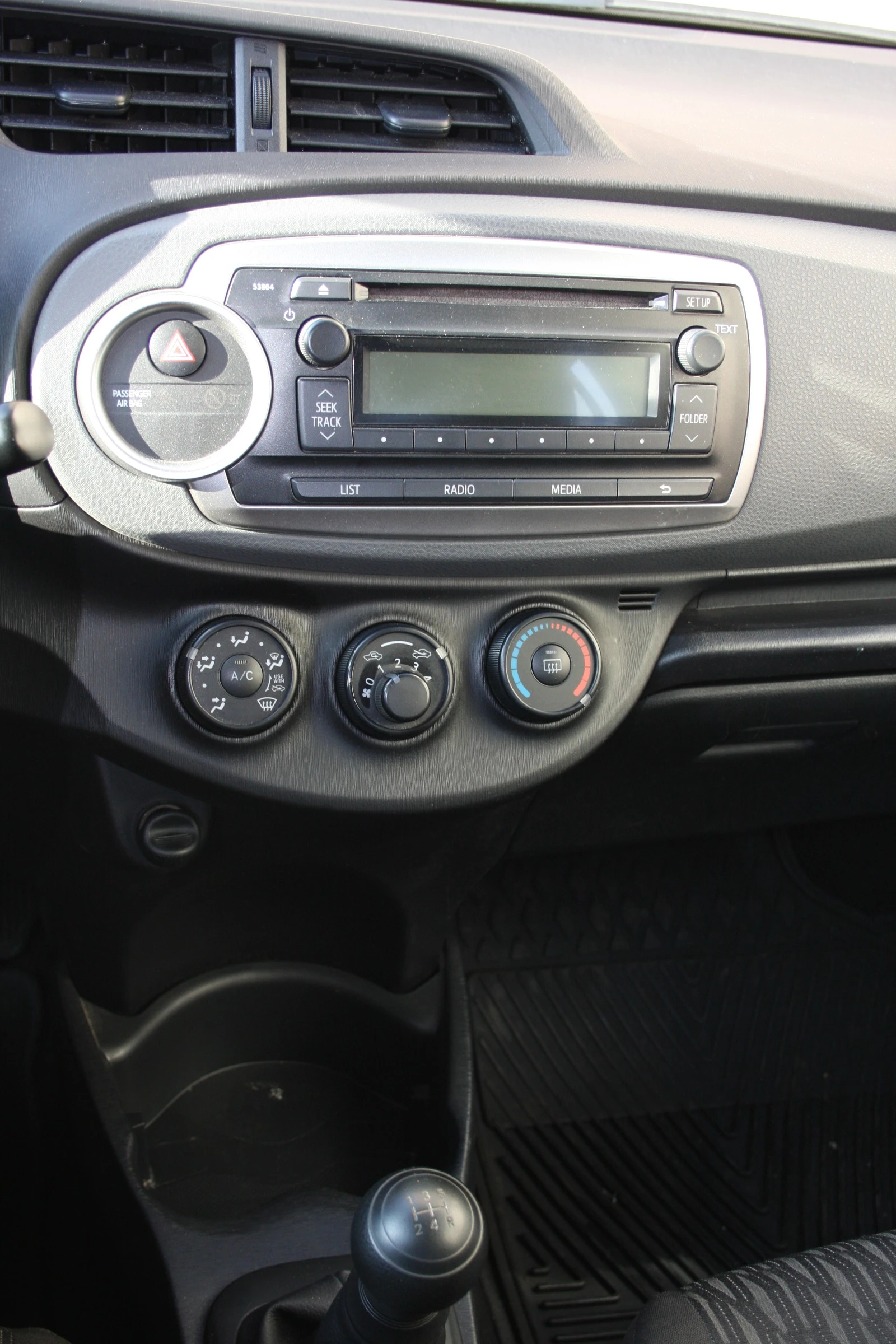 Toyota Yaris Товарен, снимка 8 - Автомобили и джипове - 53829245