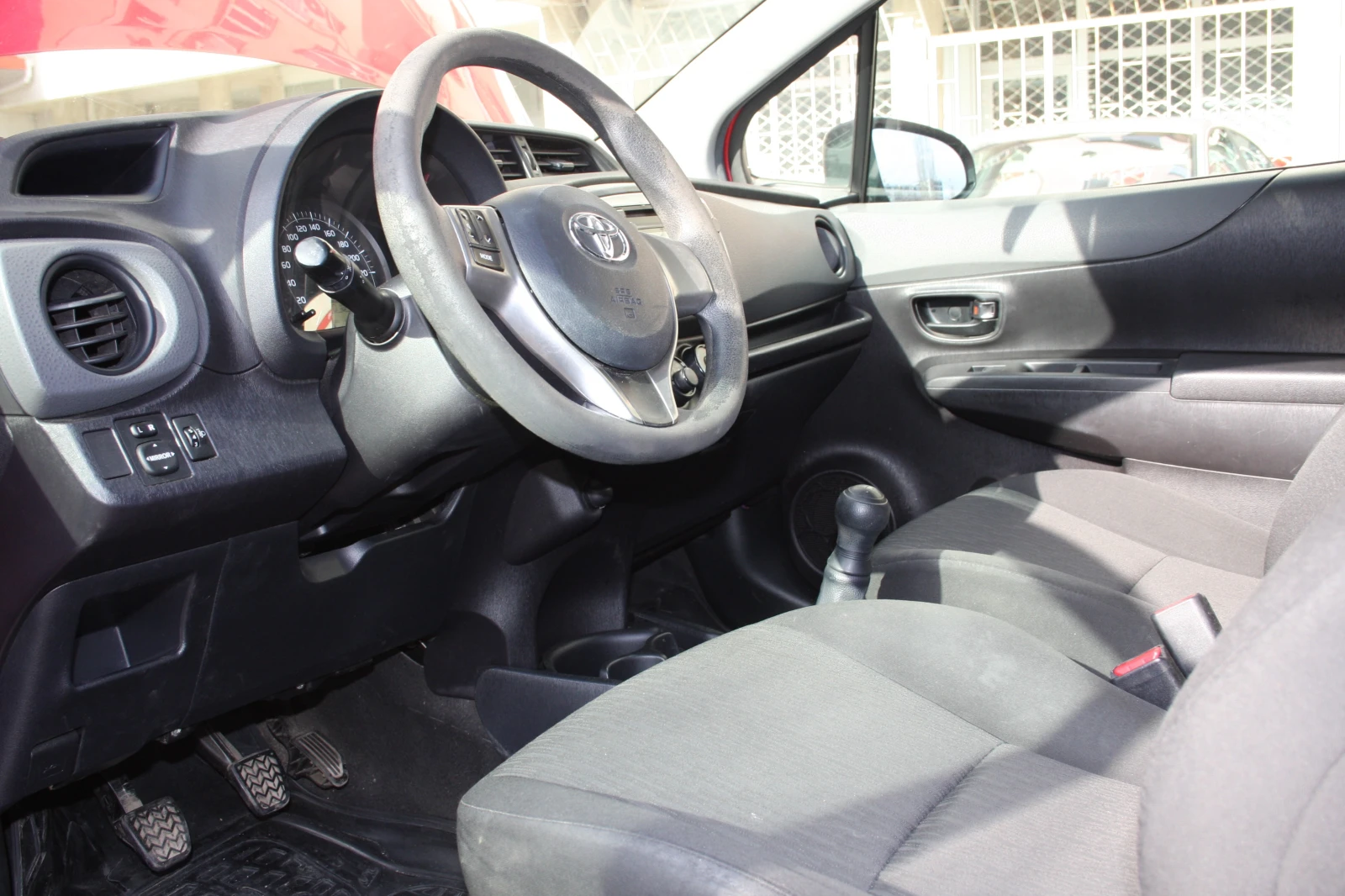 Toyota Yaris Товарен, снимка 9 - Автомобили и джипове - 53829245