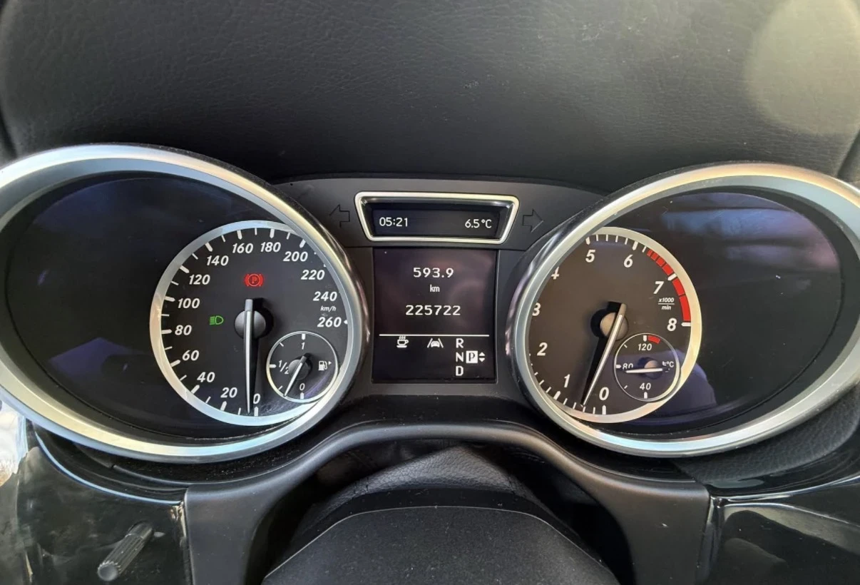 Mercedes-Benz ML 550 V8 BITURBO * ОБДУХВАНЕ * ПАНОРАМА * CARFAX * , снимка 9 - Автомобили и джипове - 54165246