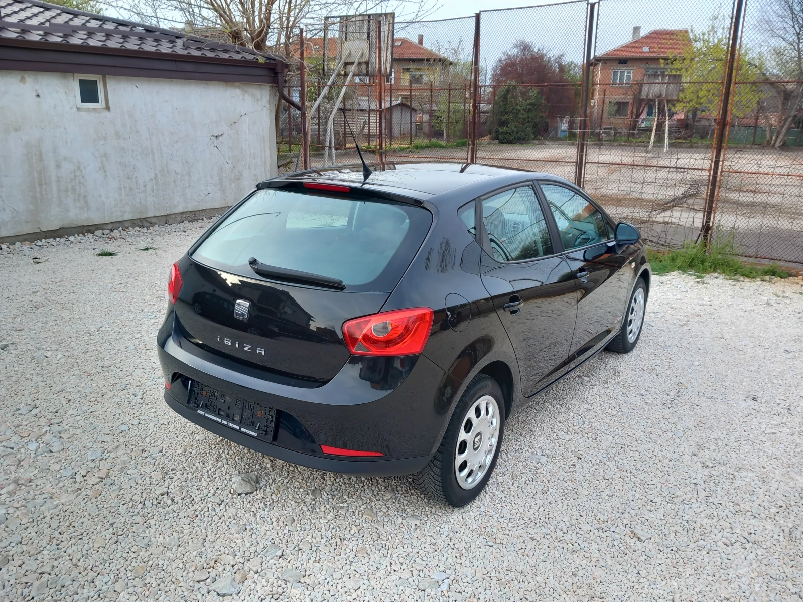 Seat Ibiza 1.4i клима 86кс, снимка 5 - Автомобили и джипове - 54183394