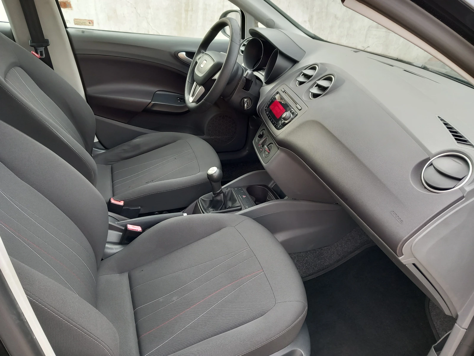 Seat Ibiza 1.4i клима 86кс, снимка 11 - Автомобили и джипове - 54183394