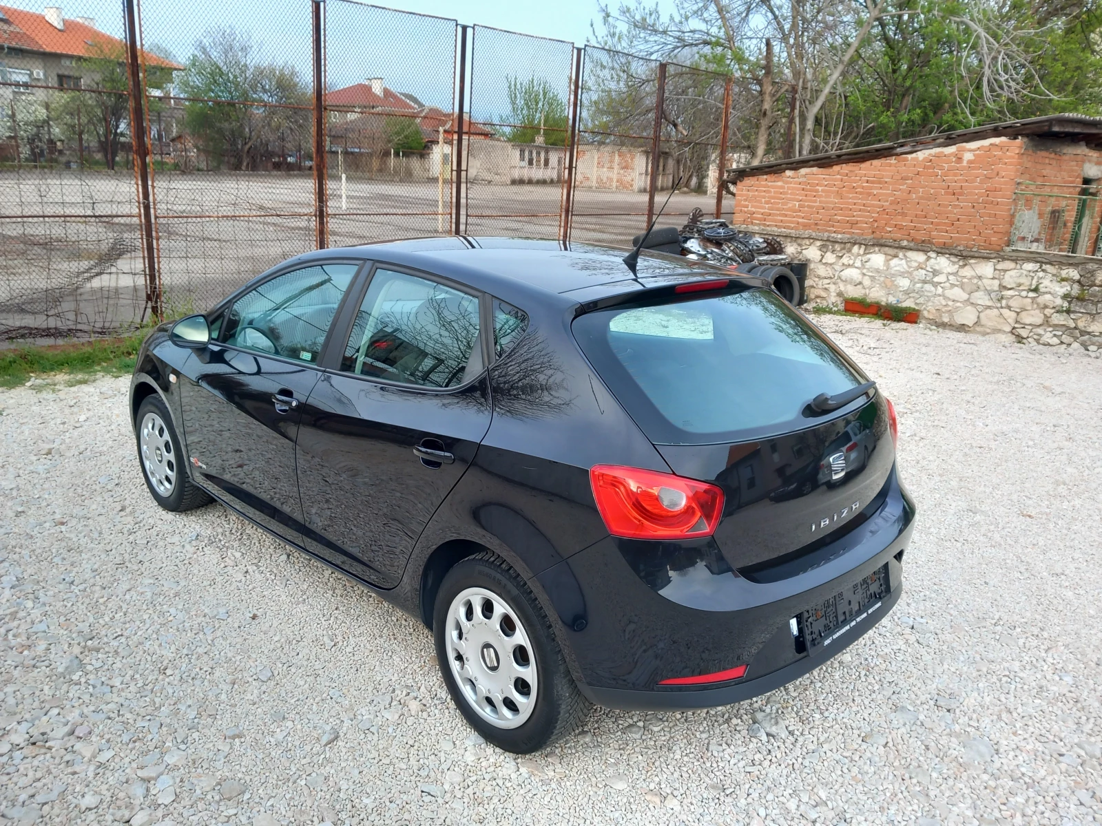 Seat Ibiza 1.4i клима 86кс, снимка 3 - Автомобили и джипове - 54183394