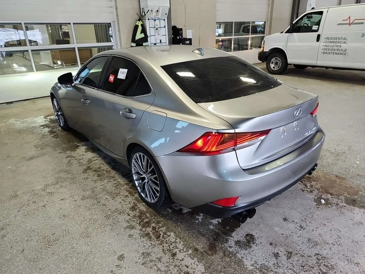 Lexus IS 300 CARFAX/ПОДГРЕВ/ОБДУХ/ЛЕНТИ/ШИБЕДАХ, снимка 4 - Автомобили и джипове - 54390587