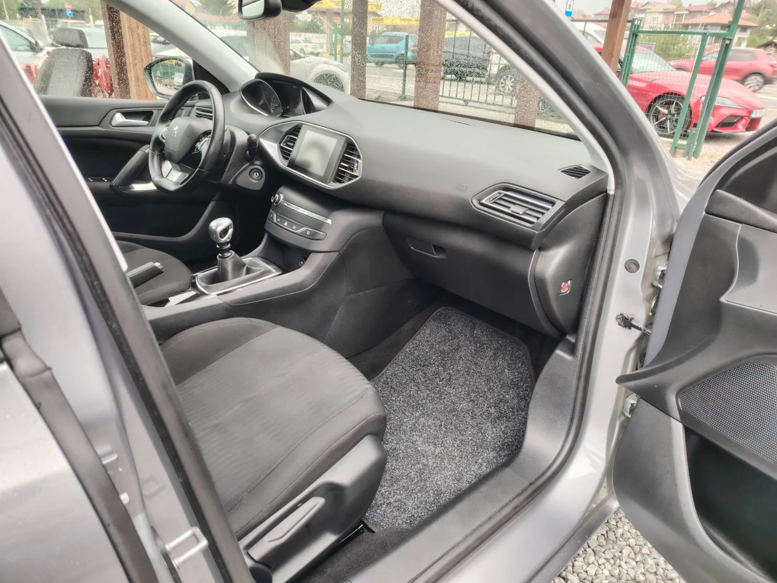 Peugeot 308 1.6 B-Hdi , снимка 9 - Автомобили и джипове - 54646048
