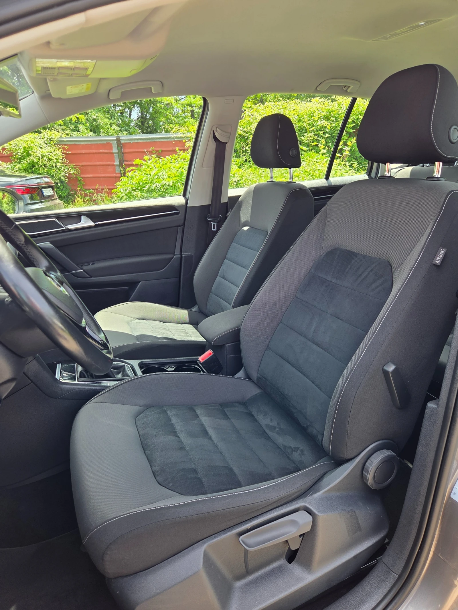VW Golf Sportsvan 1.6TDI Highline* NAVI* УНИКАТ* , снимка 8 - Автомобили и джипове - 54764323