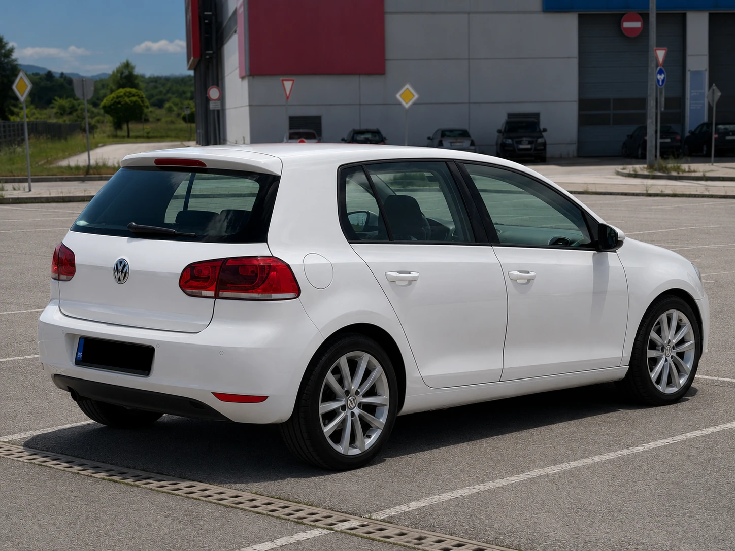 VW Golf 1.6 TDI Highline, снимка 6 - Автомобили и джипове - 54813437