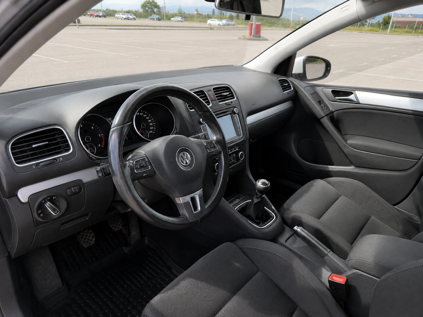 VW Golf 1.6 TDI Highline, снимка 10 - Автомобили и джипове - 54813437