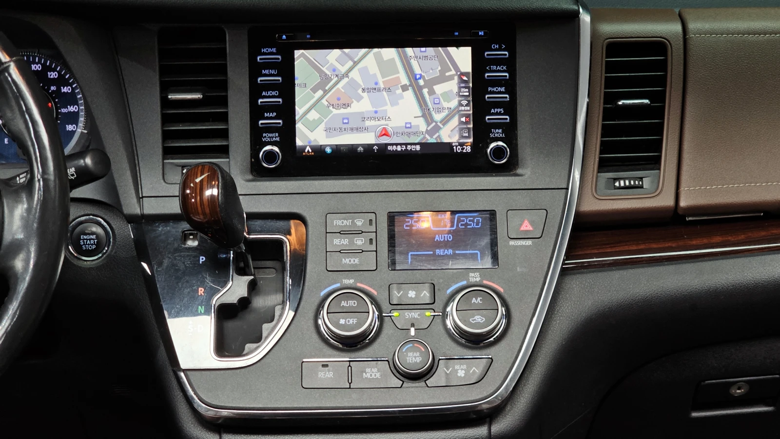 Toyota Sienna 3.5 AWD/KEYLESS/LANE ASSIST/NAVI/KAMEPA, снимка 11 - Автомобили и джипове - 54964751