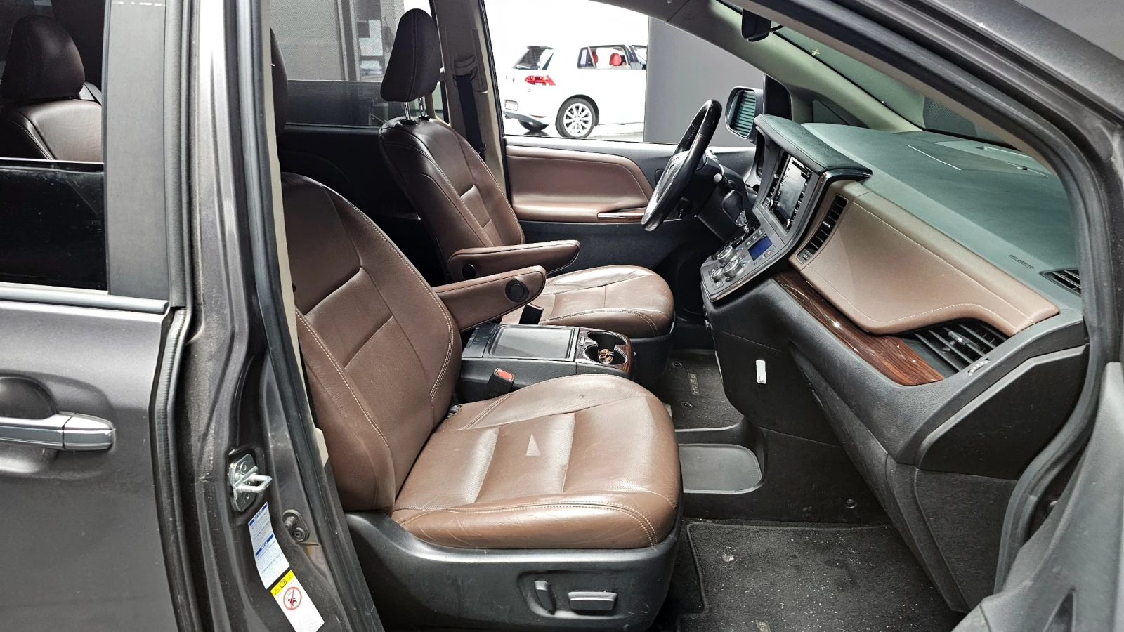 Toyota Sienna 3.5 AWD/KEYLESS/LANE ASSIST/NAVI/KAMEPA, снимка 15 - Автомобили и джипове - 54964751