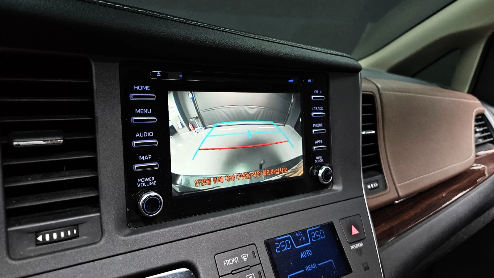 Toyota Sienna 3.5 AWD/KEYLESS/LANE ASSIST/NAVI/KAMEPA, снимка 12 - Автомобили и джипове - 54964751