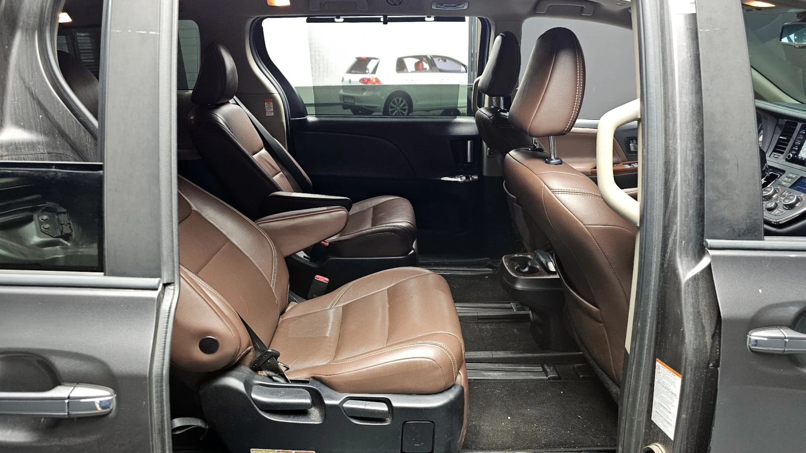 Toyota Sienna 3.5 AWD/KEYLESS/LANE ASSIST/NAVI/KAMEPA, снимка 16 - Автомобили и джипове - 54964751