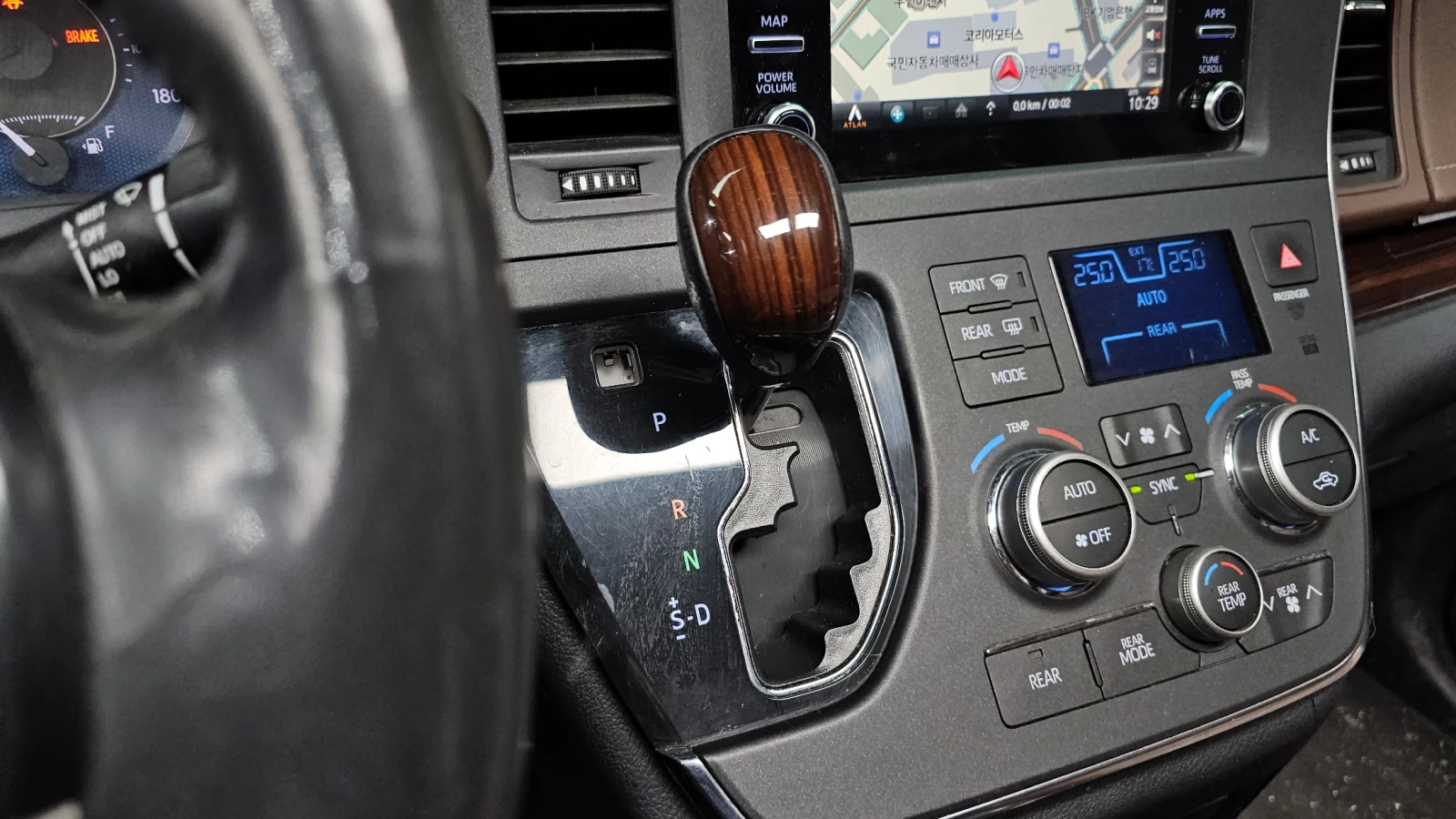 Toyota Sienna 3.5 AWD/KEYLESS/LANE ASSIST/NAVI/KAMEPA, снимка 10 - Автомобили и джипове - 54964751
