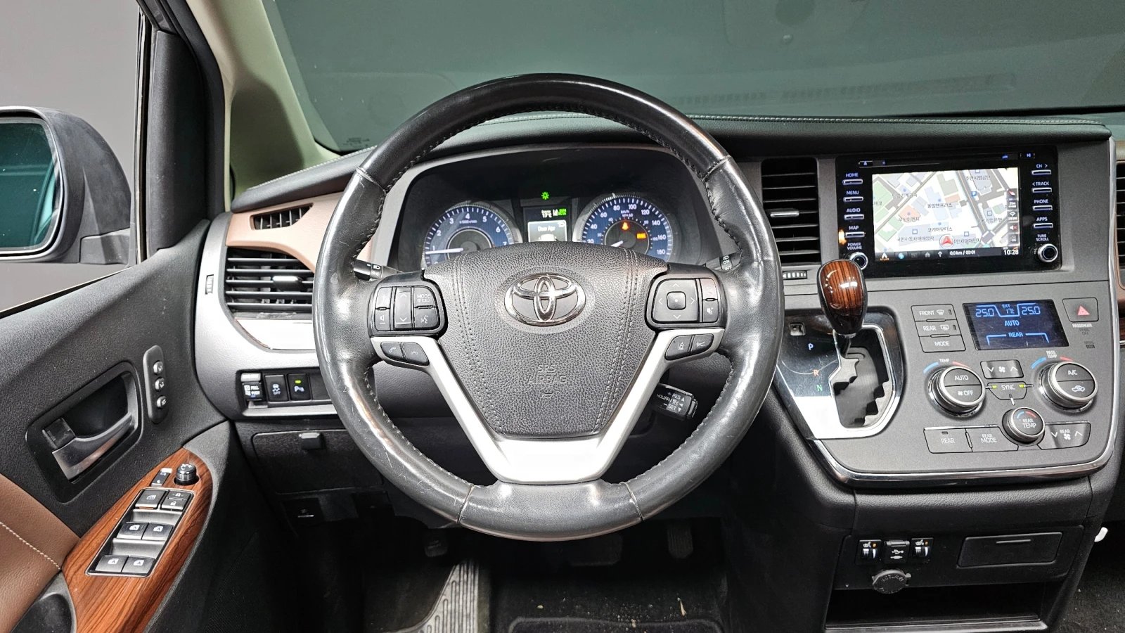 Toyota Sienna 3.5 AWD/KEYLESS/LANE ASSIST/NAVI/KAMEPA, снимка 7 - Автомобили и джипове - 54964751