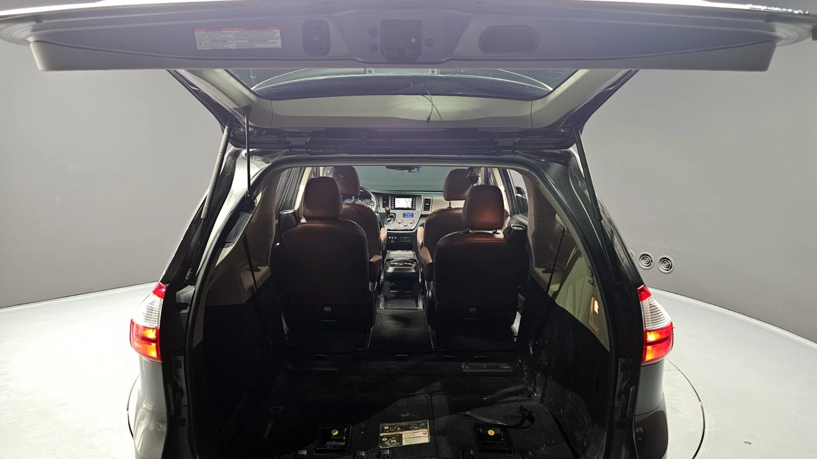 Toyota Sienna 3.5 AWD/KEYLESS/LANE ASSIST/NAVI/KAMEPA, снимка 17 - Автомобили и джипове - 54964751